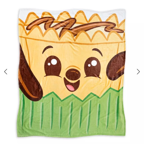 Disney Munchlings Pluto Snacks Eats Peanut Butter Cup Green Yellow Throw Blanket - Picture 2 of 10